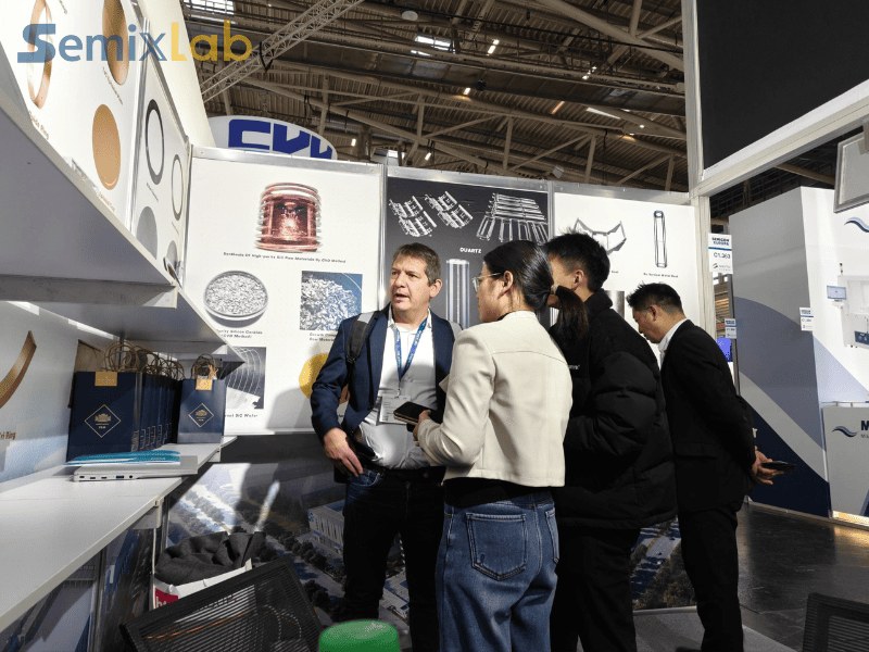Wateja wa Epitaxial walitembelea banda la Semixlabs katika Semicon Euro 2025