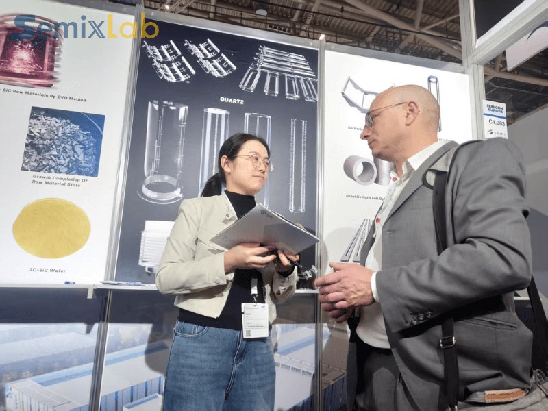 Wateja wa Semiconductor Epitaxy walitembelea kibanda cha Semixlabs C1-363